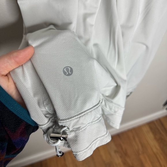 Lululemon Run: Ta Ta Topper Athletic Tank Top in Silver Spoon - Picture 15 of 16